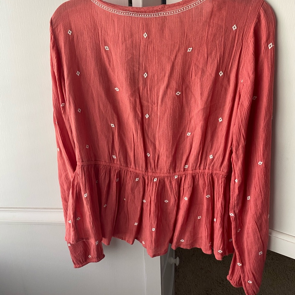 A&F pink top - Picture 2 of 4